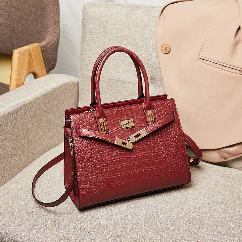 Summer Large-Capacity Fashion Handbag - image 8